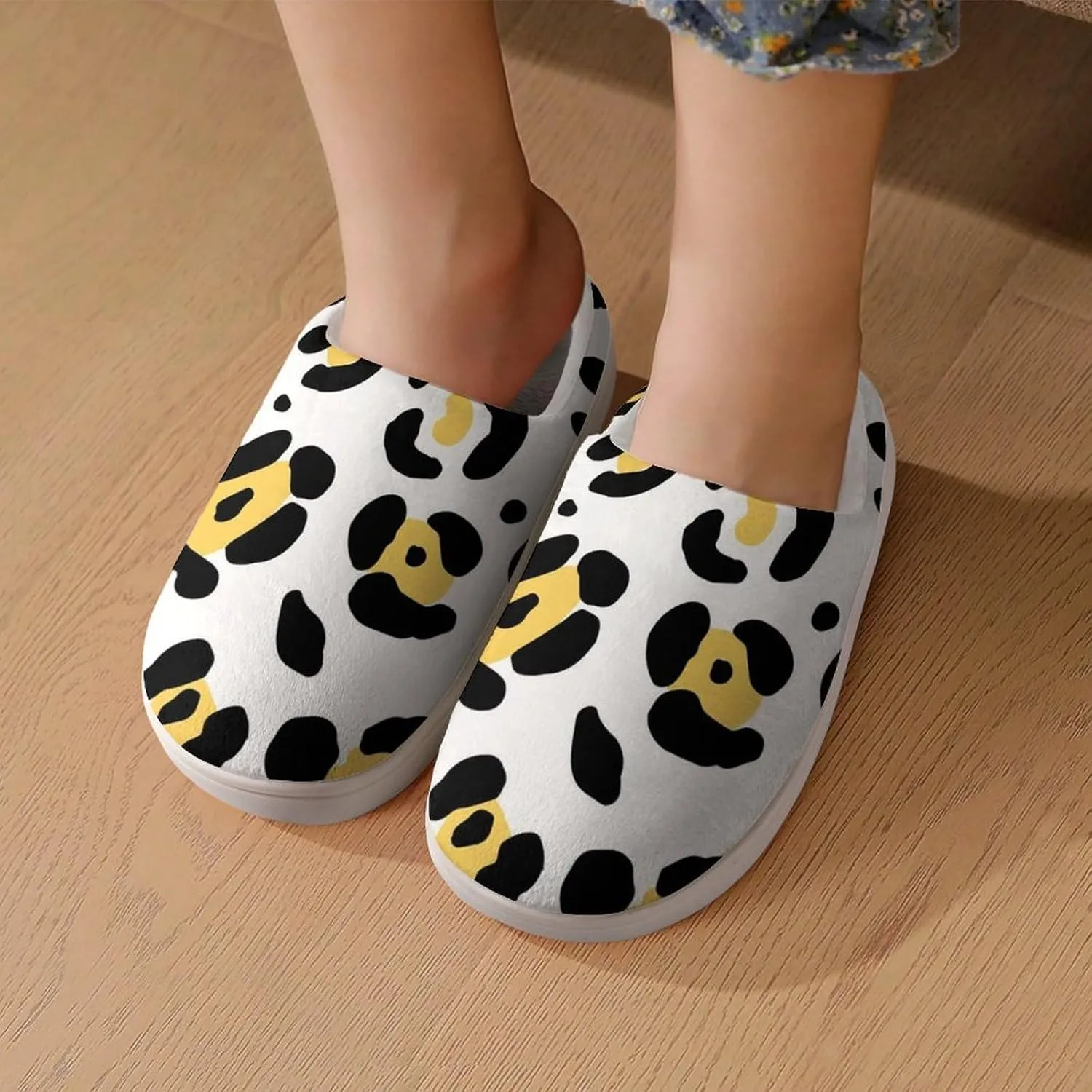 Animal Leopard Print Pattern Boys Girls House Slippers with Microfleece Lining Cozy Household Shoes Non-slip for Kids