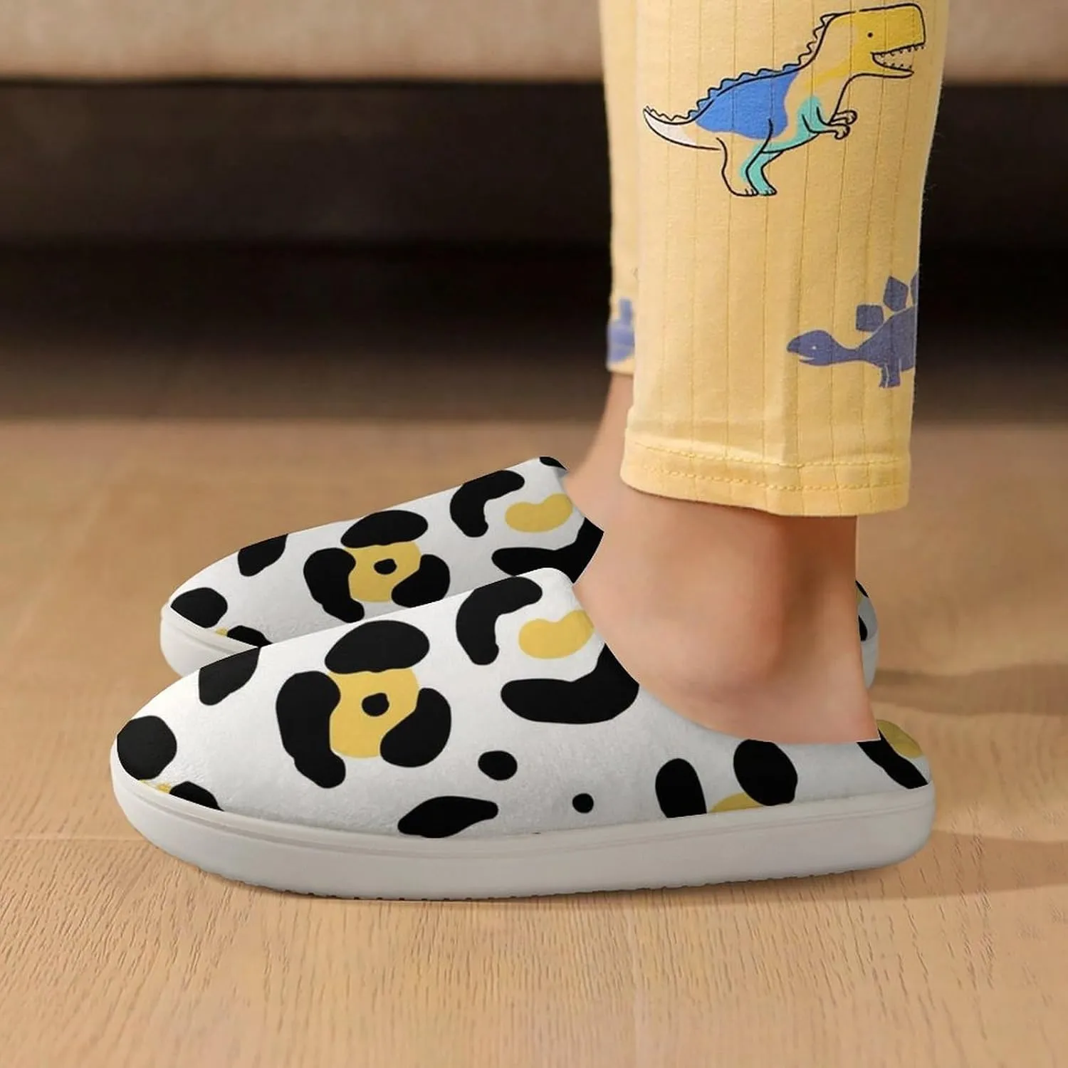 Animal Leopard Print Pattern Boys Girls House Slippers with Microfleece Lining Cozy Household Shoes Non-slip for Kids