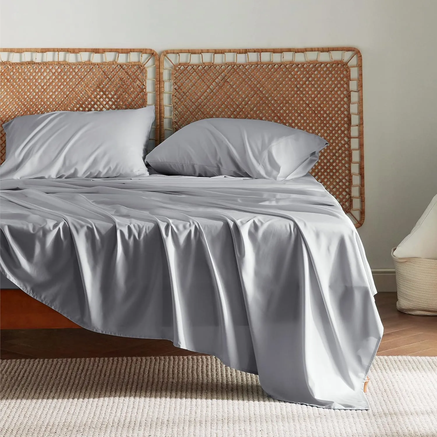 Bedsure Queen Sheets, Rayon Derived from Bamboo, Queen Cooling Sheet Set, Deep Pocket Up to 16", Breathable & Soft Bed Sheets, Hotel Luxury Silky Bedding Sheets & Pillowcases, Silver Grey