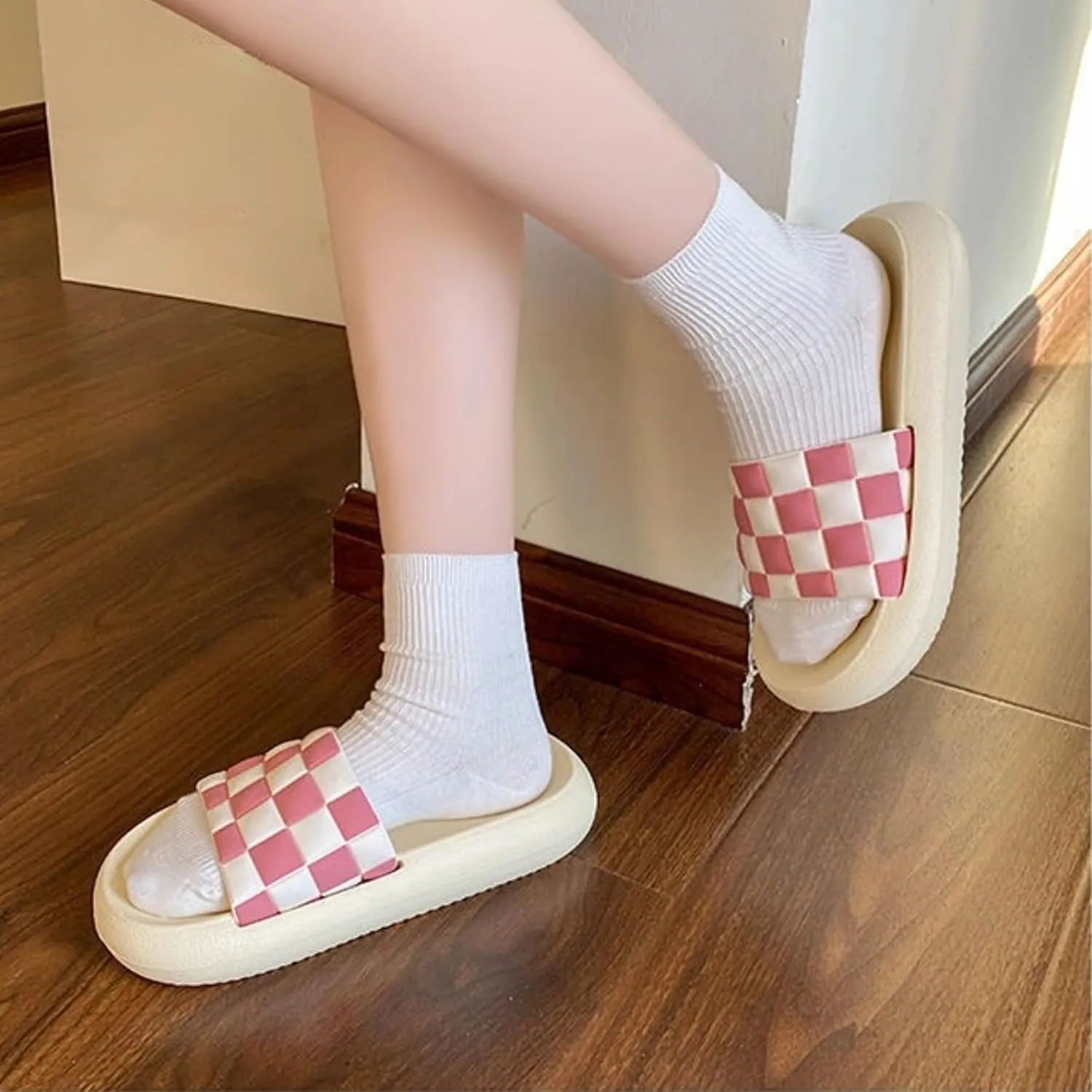 Checkered House Slippers for Women Men Summer Shower Shoes Trendy Comfortable Casual Indoor Home Slipper with Thick Soled Checkerboard Outdoor Beach Slides Non Slip