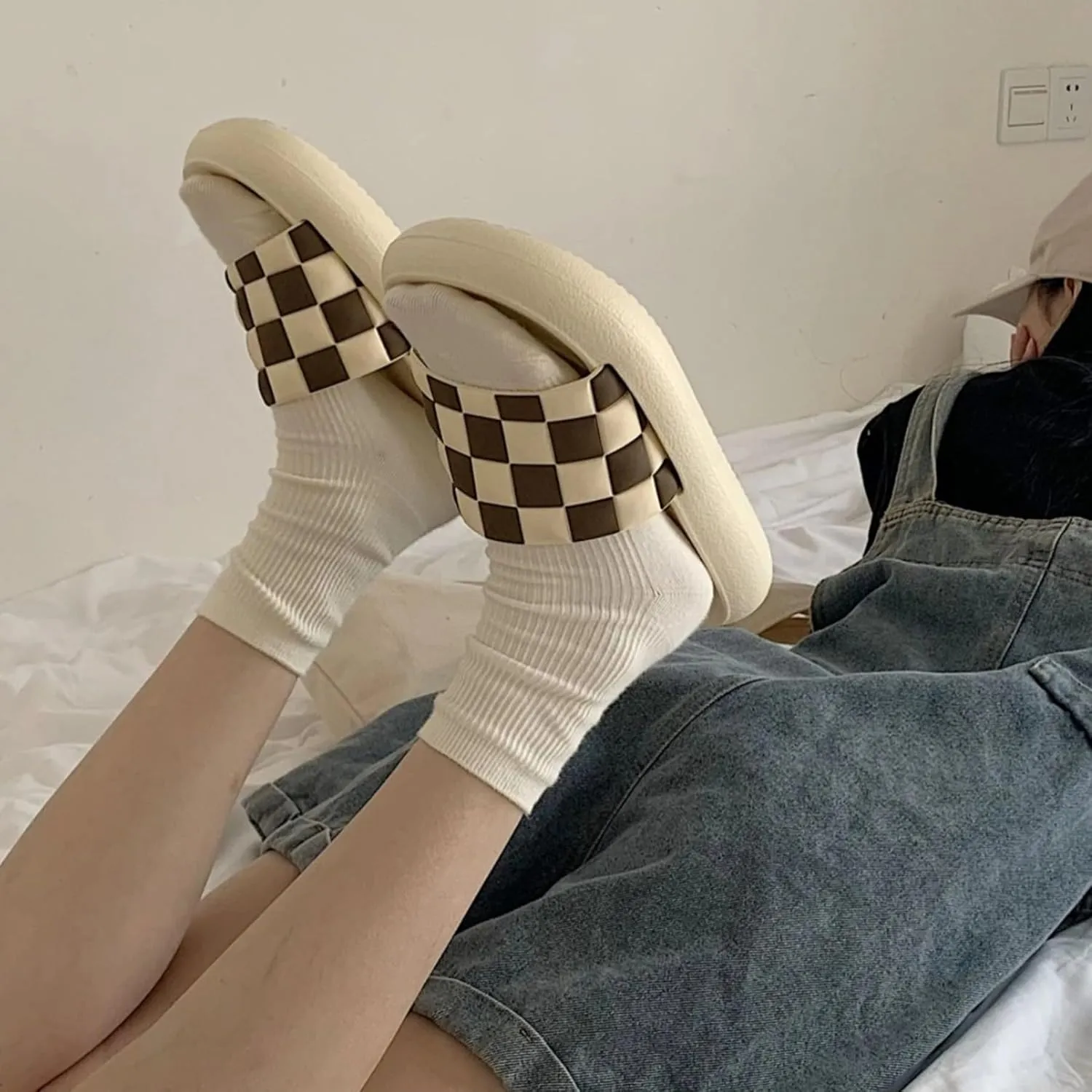 Checkered House Slippers for Women Men Summer Shower Shoes Trendy Comfortable Casual Indoor Home Slipper with Thick Soled Checkerboard Outdoor Beach Slides Non Slip