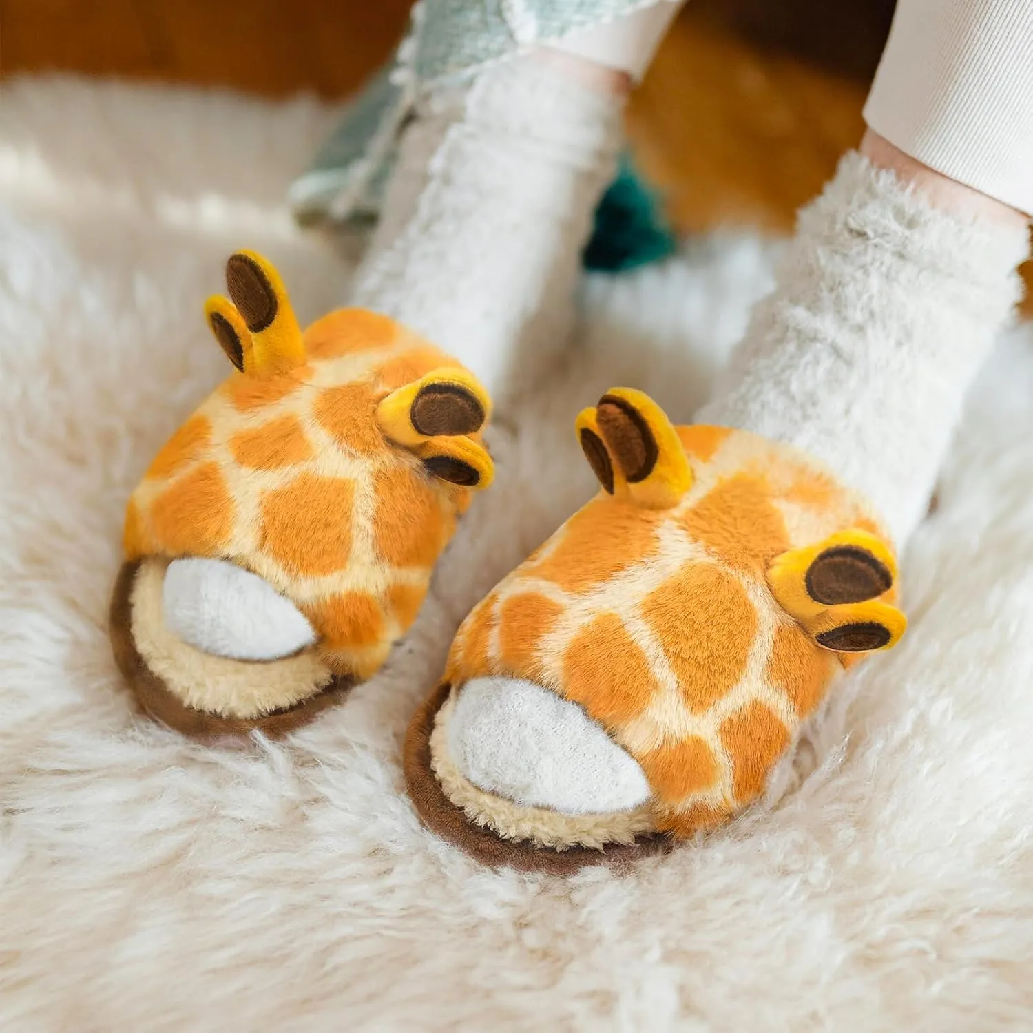 Cute Giraffe Slippers for Women, Plush Fuzzy Cartoon Animal Slippers, Soft Warm Memory Foam Shoes, Cozy Bedroom Slippers
