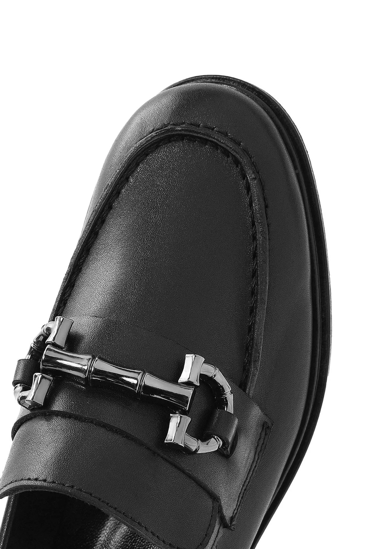 Kadın Siyah Toka Detaylı Deri Maskülen Loafer