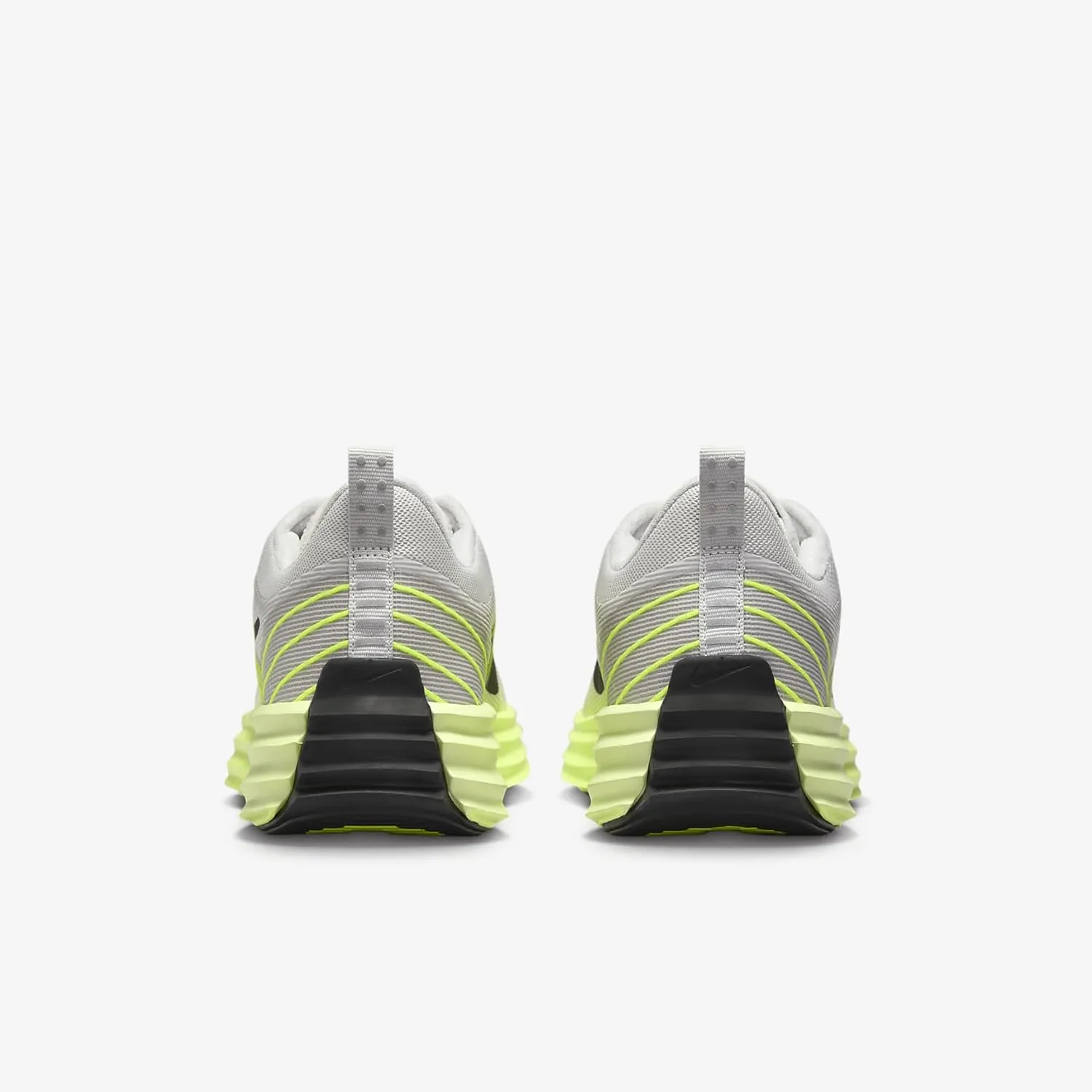 Nike Men's Lunar Roam Sneaker
