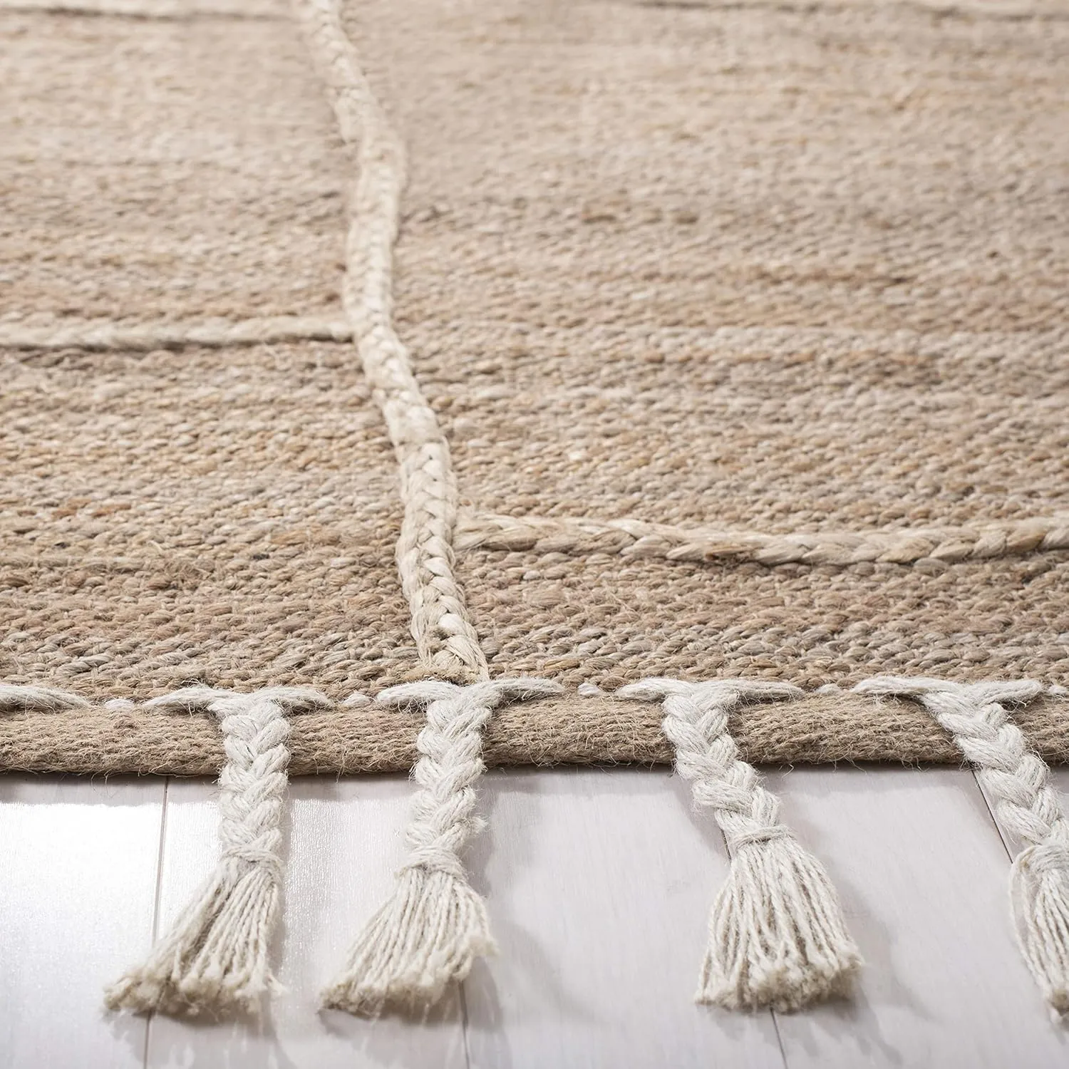 SAFAVIEH Natural Fiber Collection Accent Rug - 3' x 5', Natural, Handmade Farmhouse Rustic Braided Tassel Jute, Ideal for High Traffic Areas in Entryway, Living Room, Bedroom (NF105B)