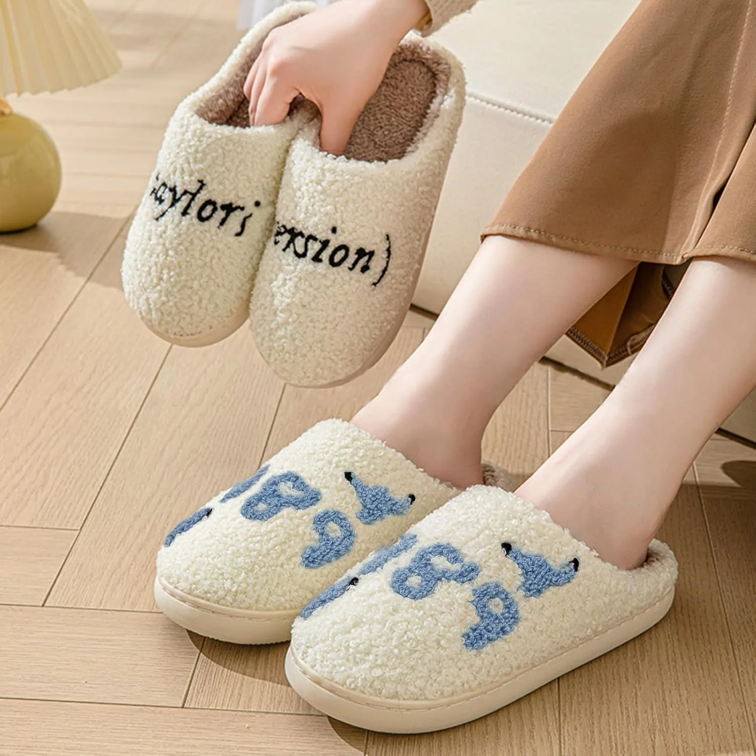 sharllen Taylors Slippers for Women Men,1989 Cute House Slippers,Warm Plush Winter Slip on Bedroom Shoes,Indoor Comfy Fuzzy Fluffy Flat Slides