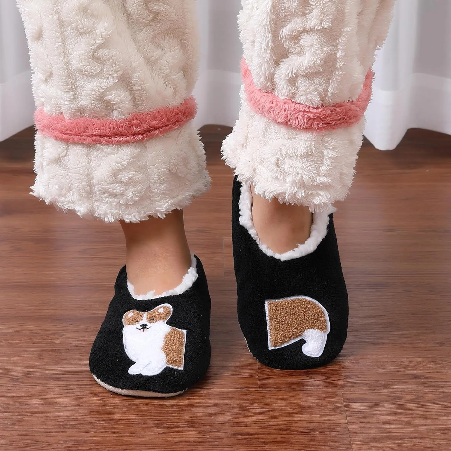 ZYZX Womens Slipper Socks Dog Pattern Winter Warm Soft Cute Slippers Non Slip Fleece-lined Cozy House Fuzzy Socks with Grippers Gifts Slippers